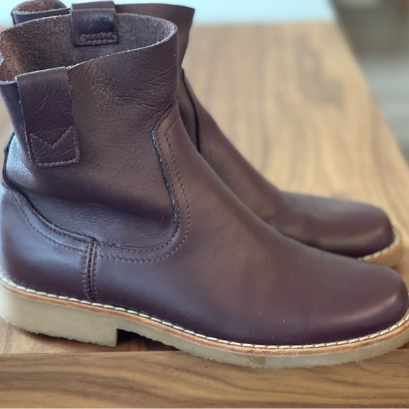 Roots boots - size 8 - burgundy - Picture 2 of 6